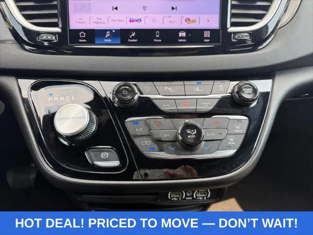 2025 Chrysler Pacifica Select