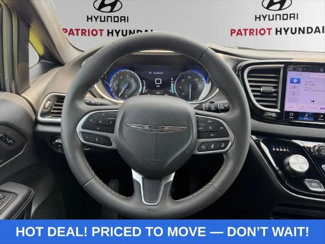 2025 Chrysler Pacifica Select