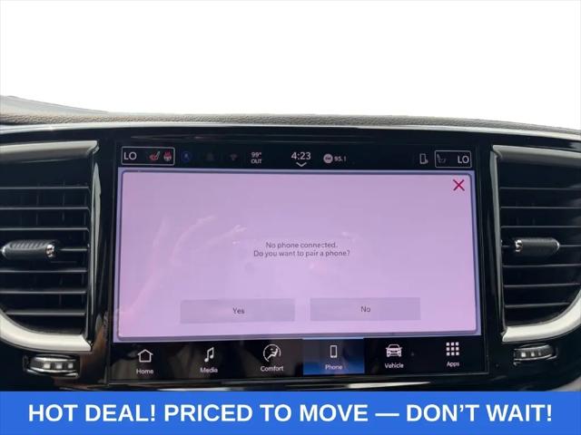 2025 Chrysler Pacifica Select