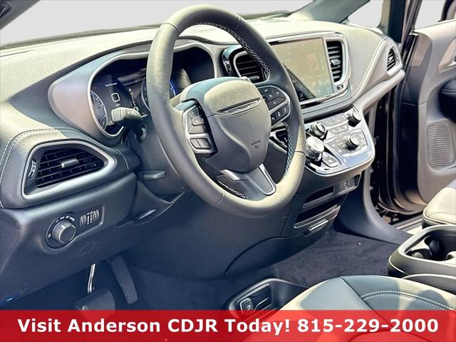 2027 Chrysler Pacifica Select