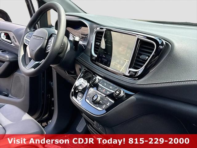 2027 Chrysler Pacifica Select