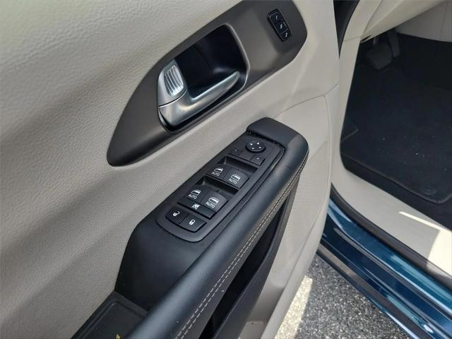 2023 Chrysler Pacifica Touring L AWD