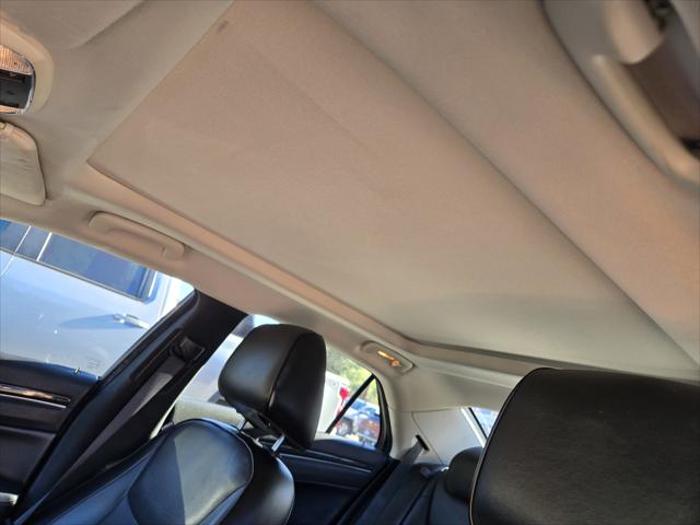 2016 Chrysler 300 Unknown