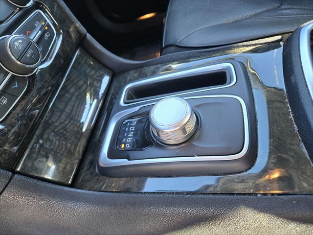 2016 Chrysler 300 Unknown