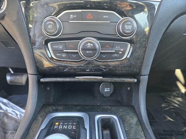 2016 Chrysler 300 Unknown