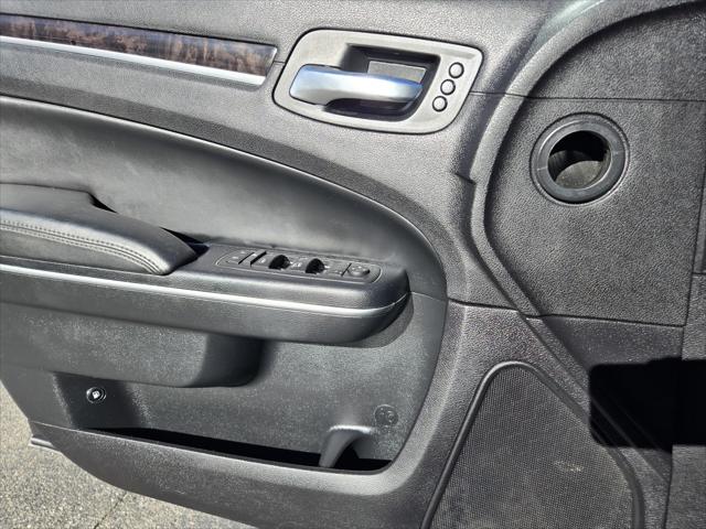 2016 Chrysler 300 Unknown