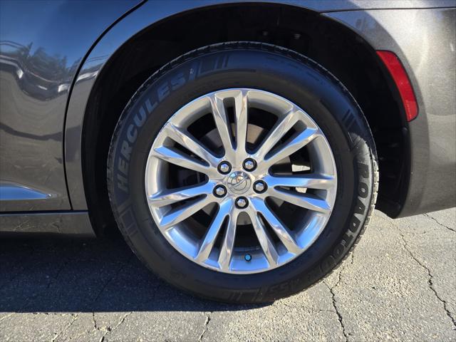 2016 Chrysler 300 Unknown