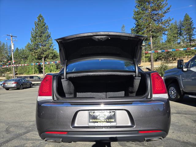 2016 Chrysler 300 Unknown