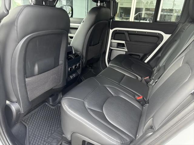 2023 Land Rover Defender 130 SE