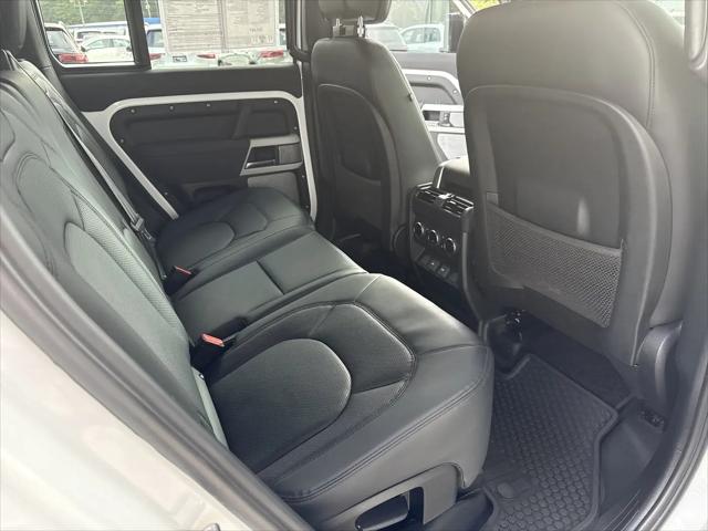 2023 Land Rover Defender 130 SE