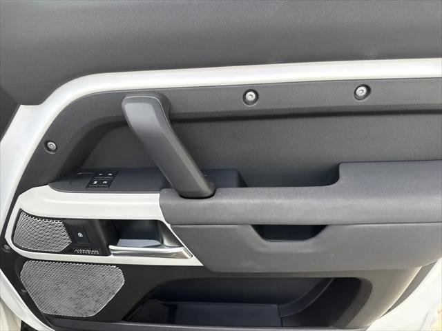 2023 Land Rover Defender 130 SE