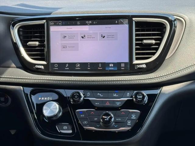 2027 Chrysler Pacifica Select