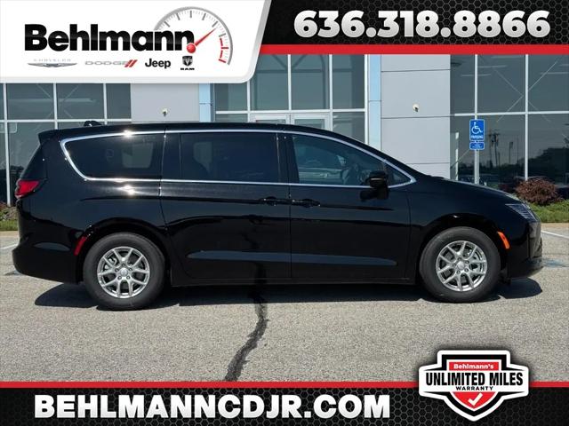 2027 Chrysler Pacifica Select for sale in Troy, MO
