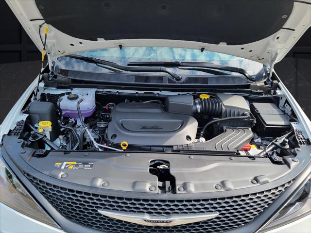 2027 Chrysler Pacifica LX