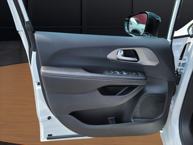 2027 Chrysler Pacifica LX