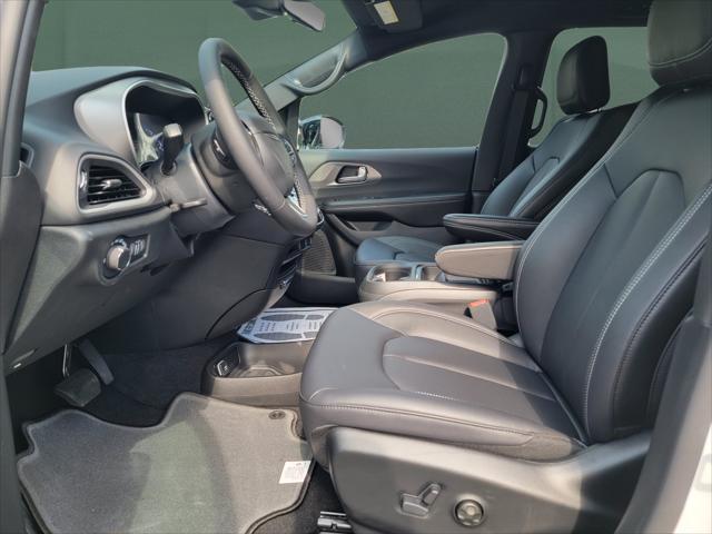 2027 Chrysler Pacifica LX