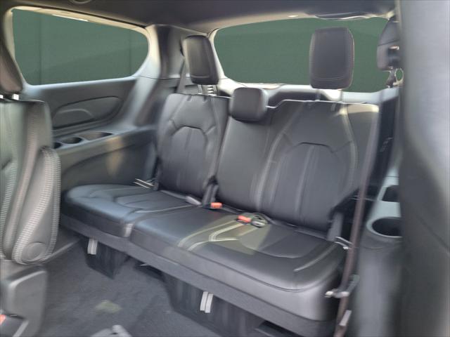 2027 Chrysler Pacifica LX