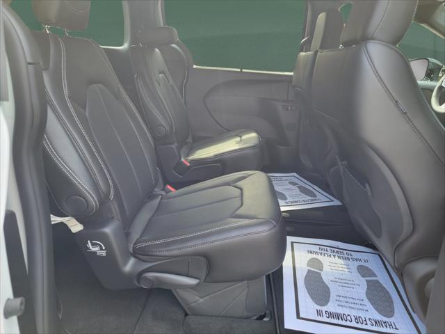 2027 Chrysler Pacifica LX