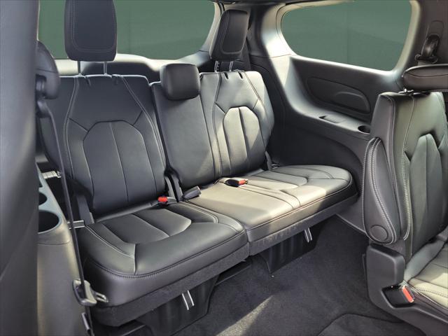2027 Chrysler Pacifica LX