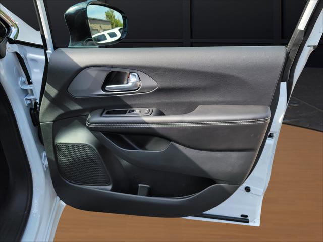 2027 Chrysler Pacifica LX
