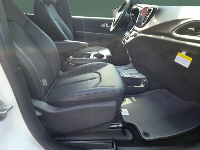 2027 Chrysler Pacifica LX