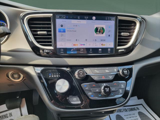 2027 Chrysler Pacifica LX