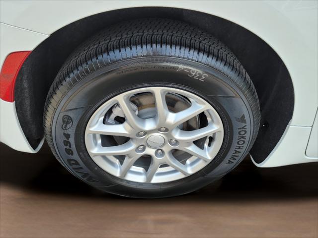 2027 Chrysler Pacifica LX