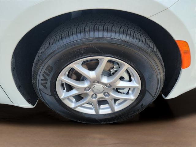 2027 Chrysler Pacifica LX