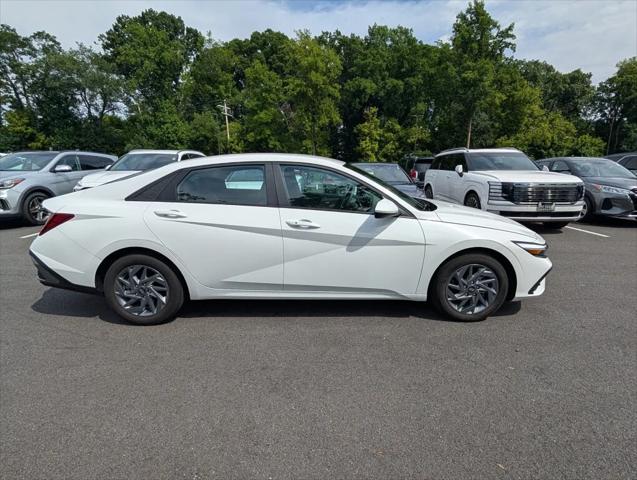 2024 Hyundai Elantra SEL 2024 Hyundai Elantra SEL