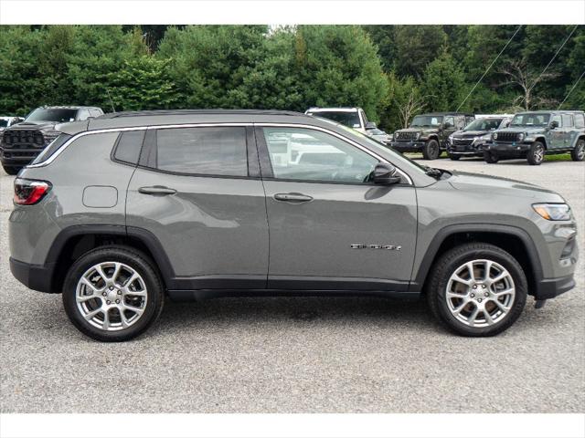 2023 Jeep Compass Latitude Lux FWD 2023 Jeep Compass Latitude Lux FWD