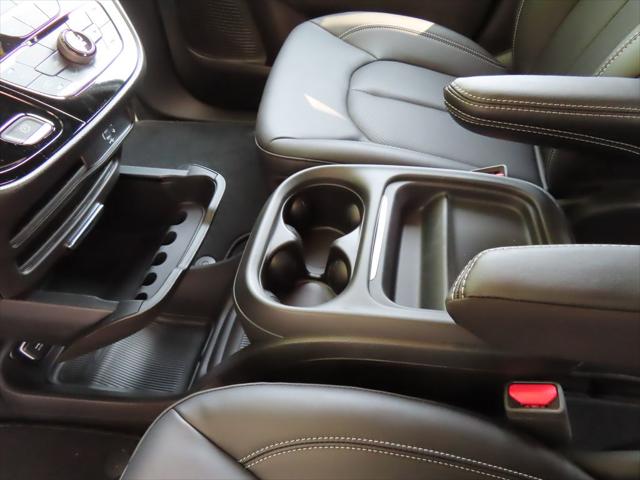 2027 Chrysler Pacifica Select AWD