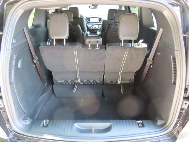 2027 Chrysler Pacifica Select AWD