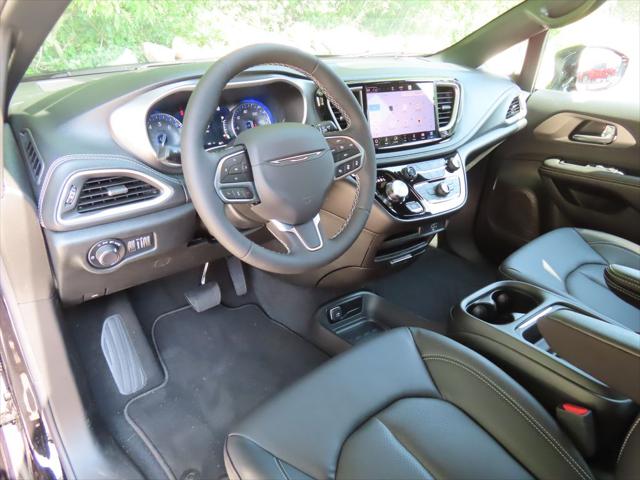 2027 Chrysler Pacifica Select AWD