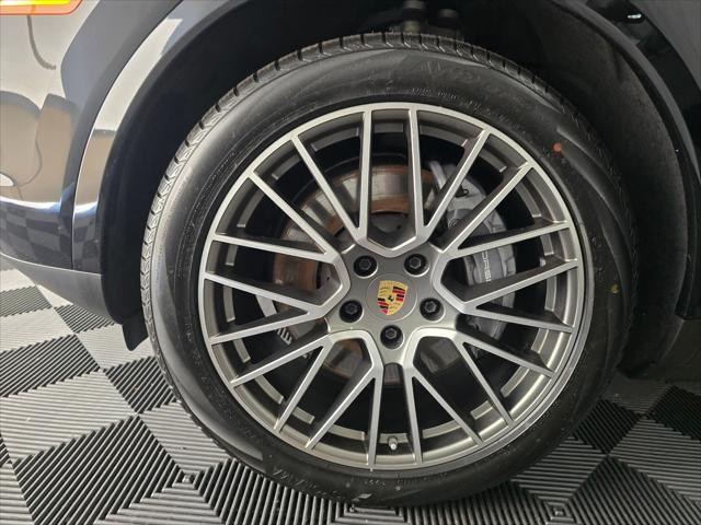 2023 Porsche Cayenne Platinum Edition