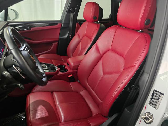 2023 Porsche Macan Unknown