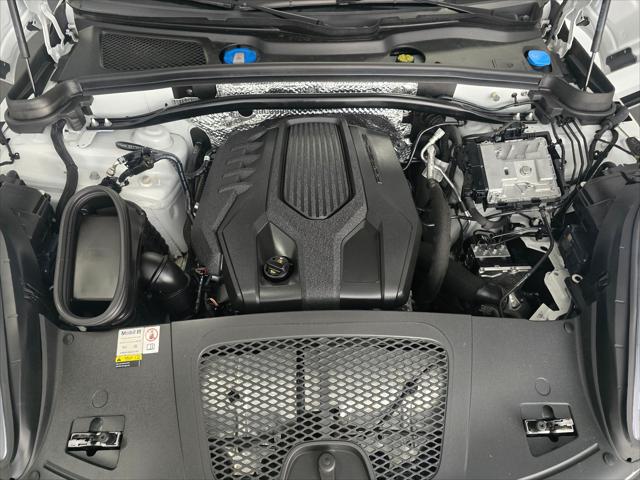2023 Porsche Macan Unknown