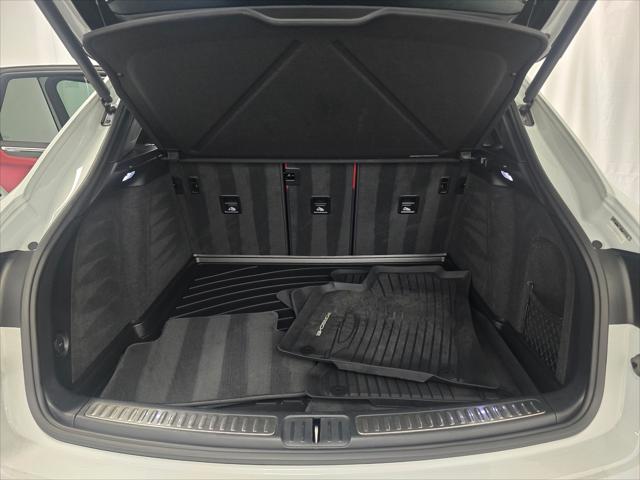 2023 Porsche Macan Unknown