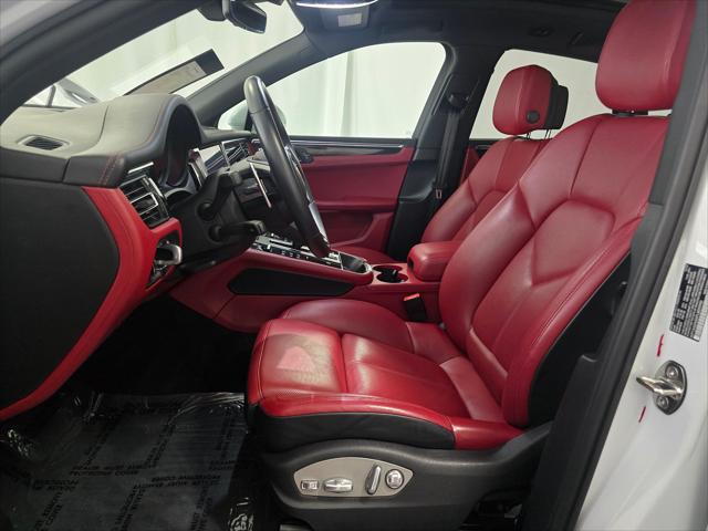 2023 Porsche Macan Unknown