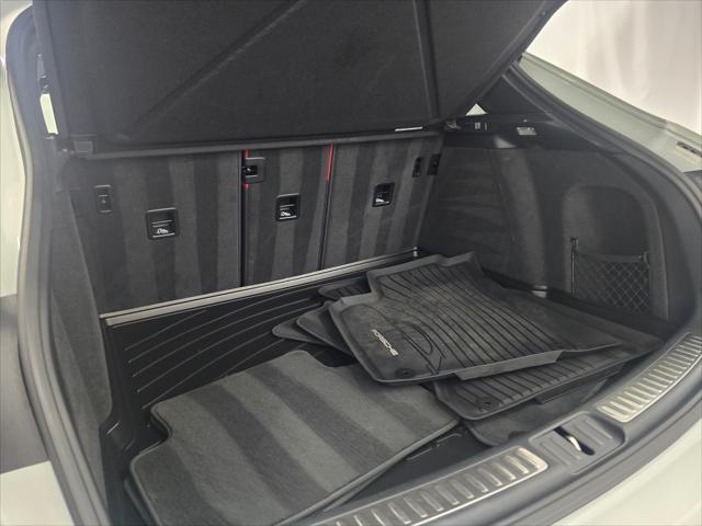 2023 Porsche Macan Unknown