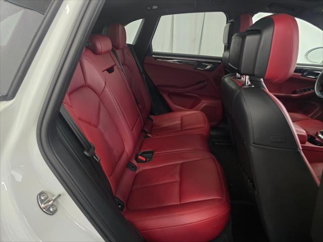 2023 Porsche Macan Unknown