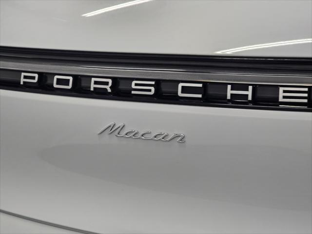 2023 Porsche Macan Unknown