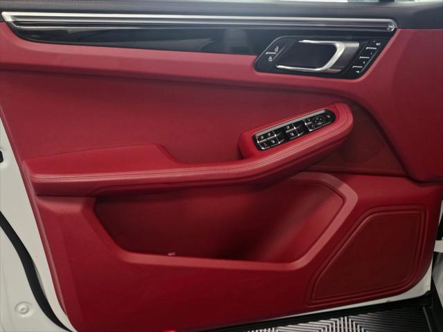 2023 Porsche Macan Unknown