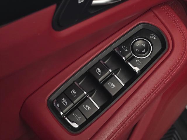 2023 Porsche Macan Unknown