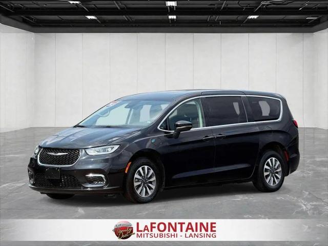 2023 Chrysler Pacifica Hybrid Touring L for sale in Lansing, MI