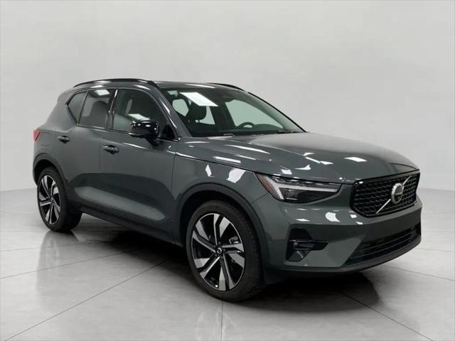 2026 Volvo XC40 Ultra, B5 AWD Gas mild hybrid, Dark for sale in Appleton, WI