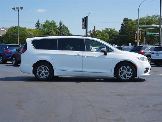 2023 Chrysler Pacifica Limited for sale in St Cloud, MN
