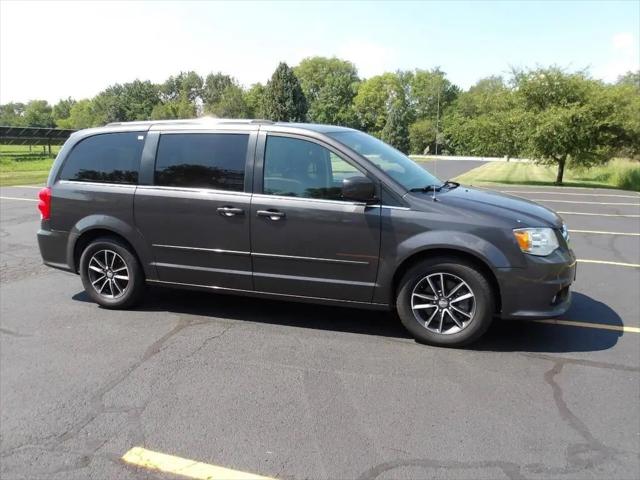 2017 Dodge Grand Caravan SXT for sale in Tremont, IL