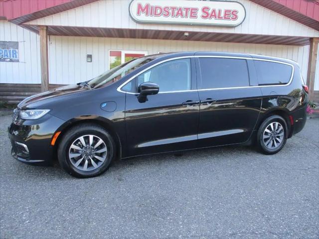 2023 Chrysler Pacifica Hybrid Touring L for sale in Foley, MN