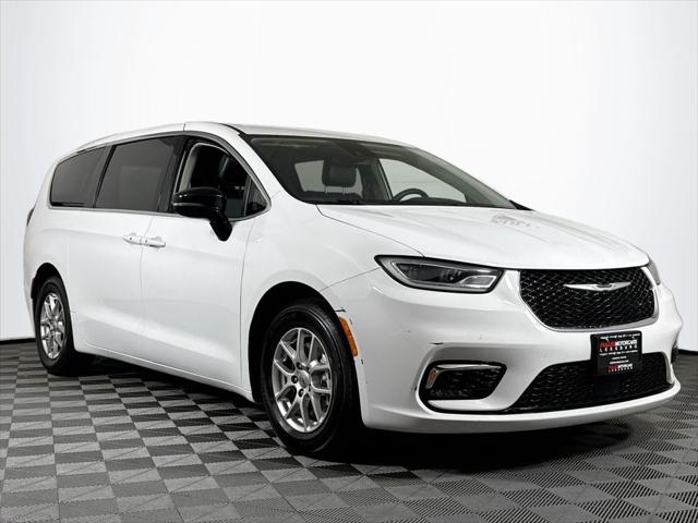 2024 Chrysler Pacifica Touring L for sale in Leesburg, VA