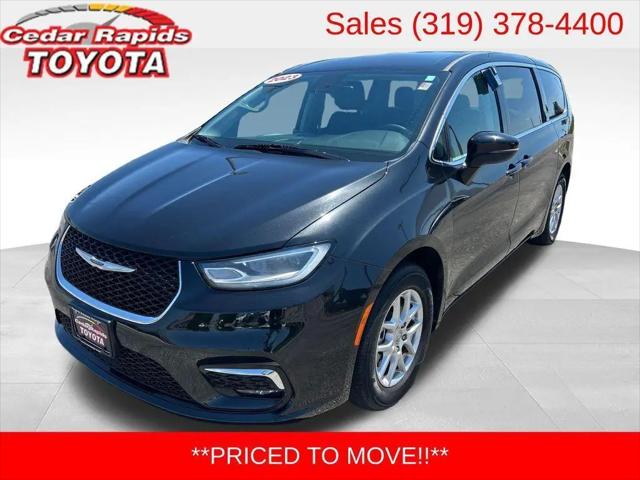 2023 Chrysler Pacifica Touring L for sale in Hiawatha, IA